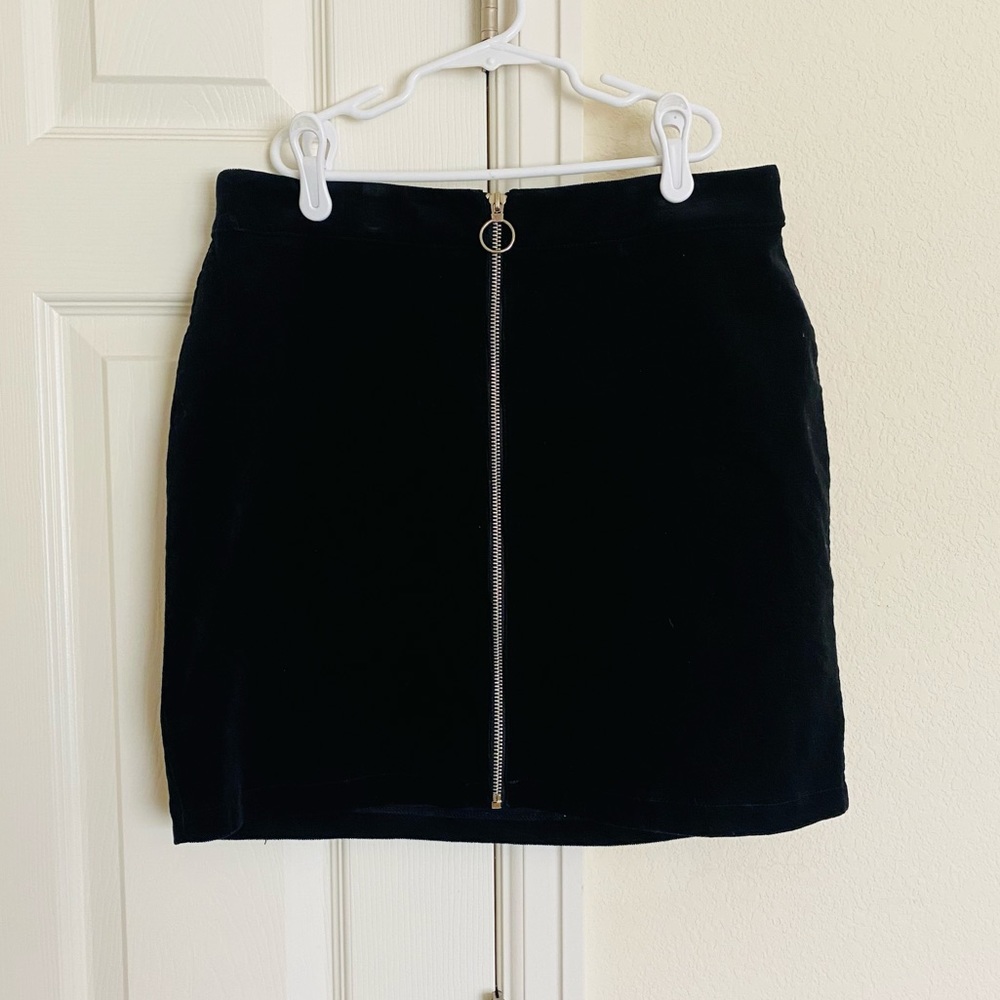 F21 Black Zippered Skirt